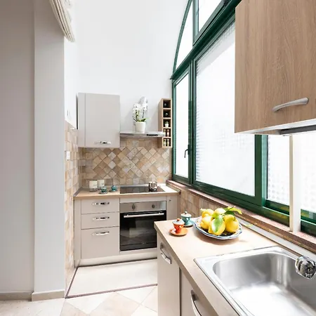 Vincent House Apartment *